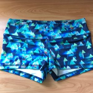 Size Medium Fleo Shorts